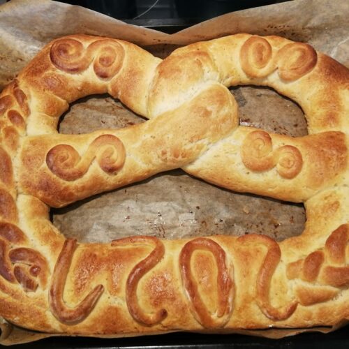 New Year’s Pretzel made from Yeast Dough