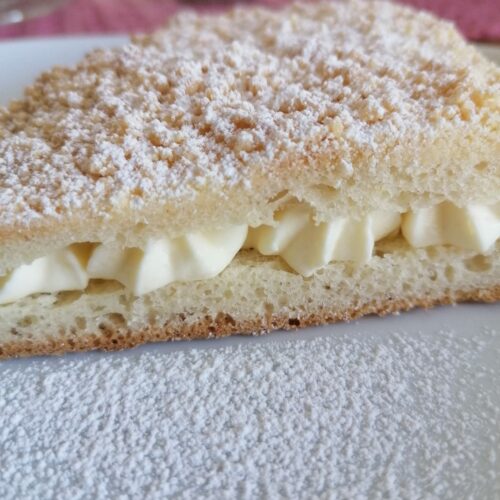 Filled Crumble Pieces with Vanilla Cream