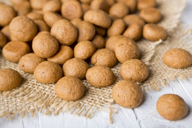 Kruidnootjes – Dutch Crunchy Spiced Cookies