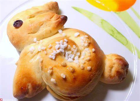 Yeast dough for Easter bunnies with pre-dough